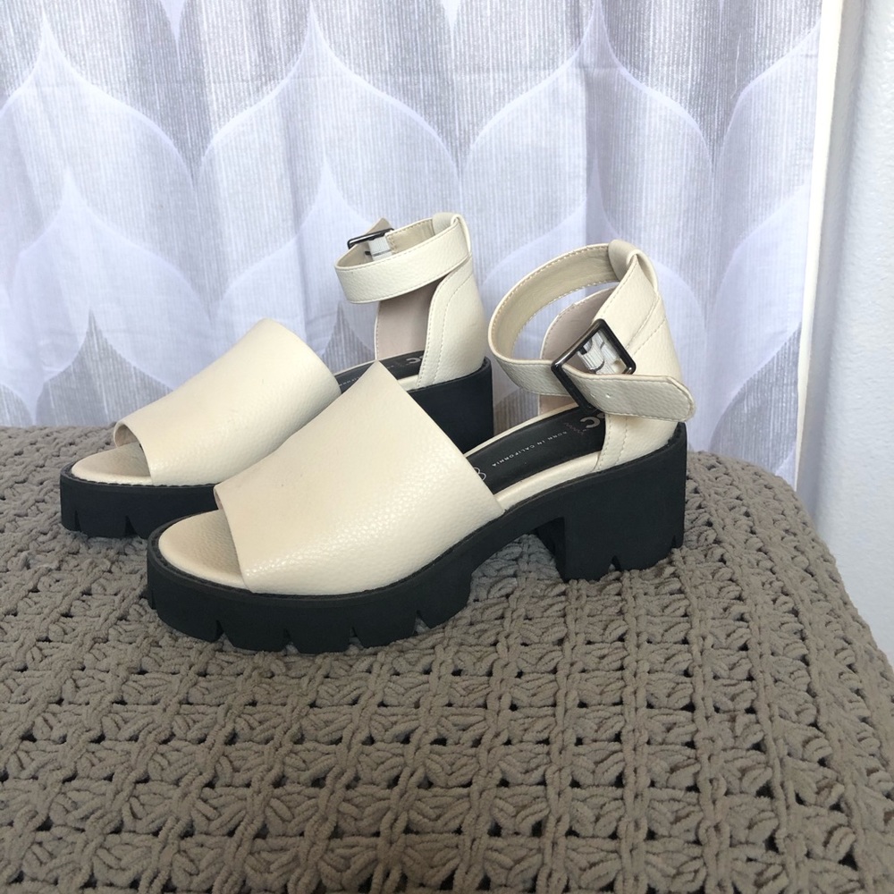 Block heel sandals